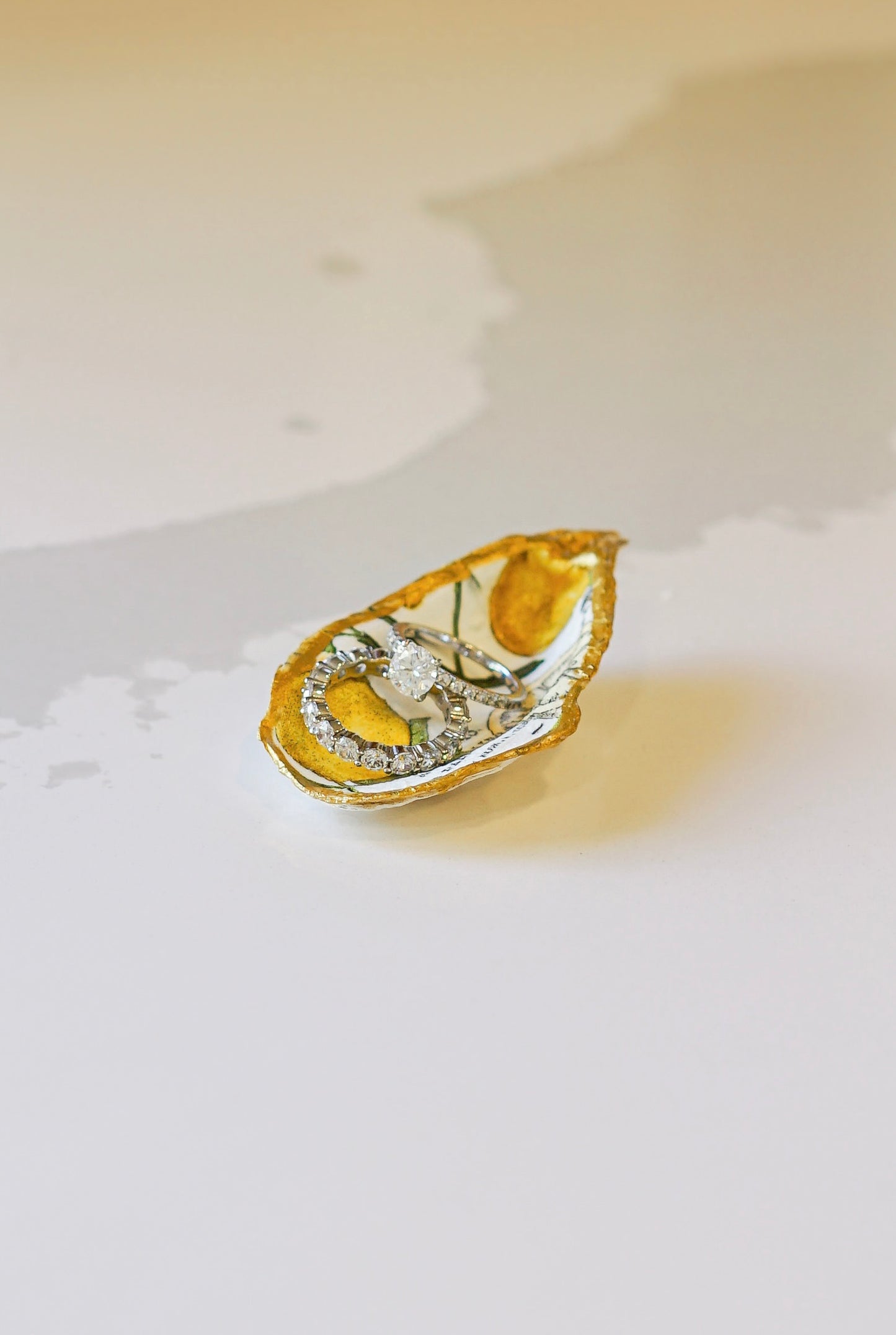 Small Lemon Print Oyster Shell